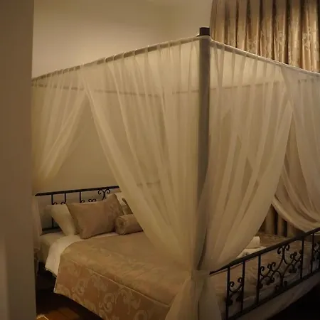 Galata Kulesi Yakininda Genis 3+1 Tarihi Apartment