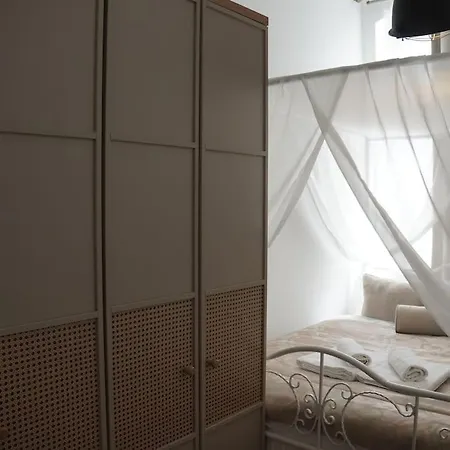 Apartment Galata Kulesi Yakininda Genis 3+1 Tarihi Istanbul