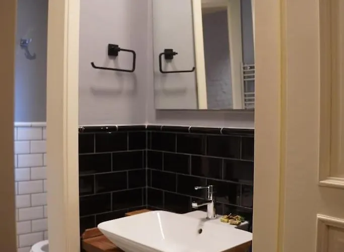 Galata Kulesi Yakininda Genis 3+1 Tarihi * اسطنبول