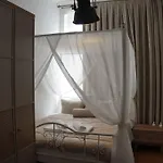 Galata Kulesi Yakininda Genis 3+1 Tarihi Apartment Istanbul
